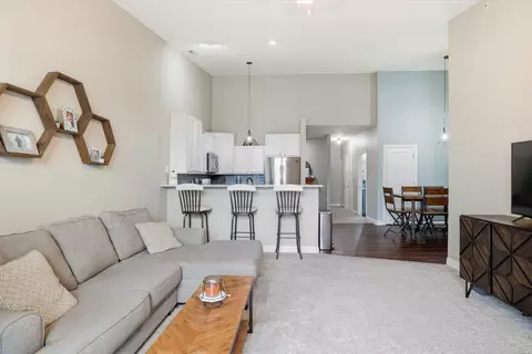 1544 Roxbury #205, Waukesha, WI 53186