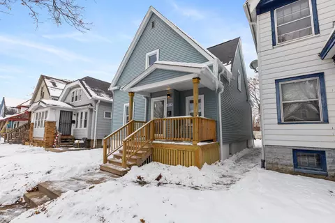 2908 W Clarke, Milwaukee, WI 53210