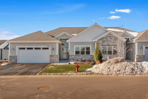 7908 E Stone Rdg, Lannon, WI 53046