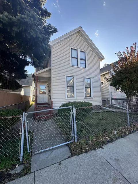 915 W Walker, Milwaukee, WI 53204