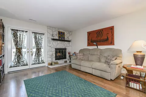 323 Riverview #4, Delafield, WI 53018