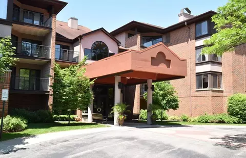 1600 W Green Tree #A 101, Glendale, WI 53209