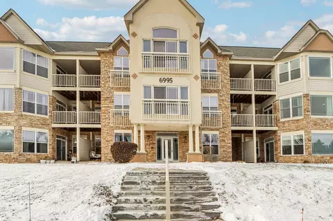 6995 S Riverwood #A05, Franklin, WI 53132