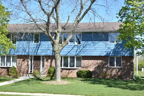 215 S 11th #B, Oostburg, WI 53070