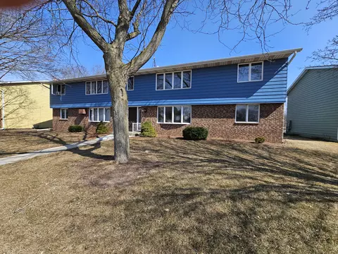 215 S 11th #B, Oostburg, WI 53070