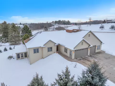 3011 Rolling Hls, Manitowoc, WI 54220