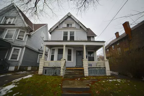 1122 W Wright, Milwaukee, WI 53206