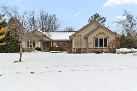9148 Sunny Rdg, Cedarburg, WI 53012
