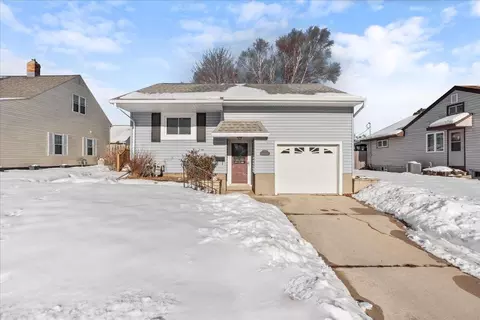 1622 Jackson, Manitowoc, WI 54220