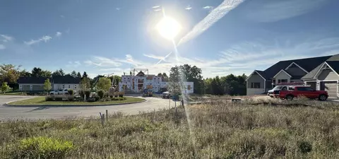 3760 W W Clb, Mequon, WI 53092