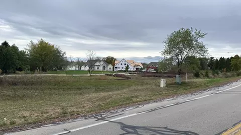 3620 W W Clb, Mequon, WI 53092