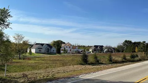 3720 W W Clb, Mequon, WI 53092