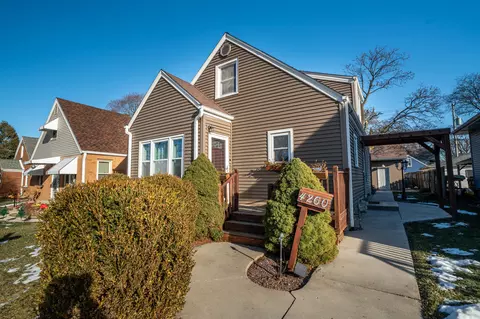 4260 S 4th, Milwaukee, WI 53207