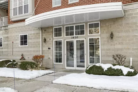 3930 S S Lk #302, Saint Francis, WI 53235