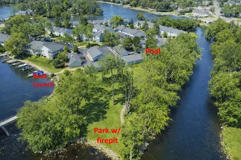 300 Foxwood #109, Waterford, WI 53185