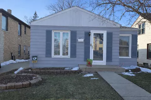 2573 S 76th, West Allis, WI 53219