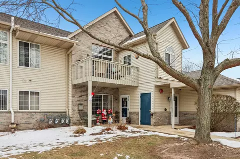 4961 W Maple Leaf, Greenfield, WI 53220