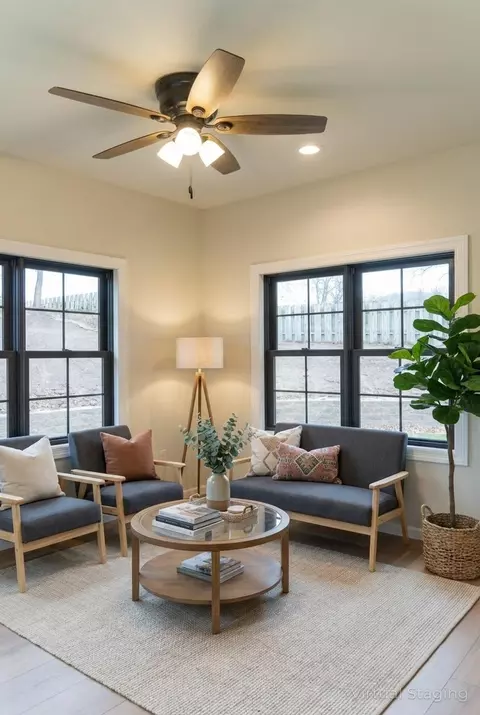 Living - 618 Johnson, Onalaska, WI 54650 photo 5 of 8