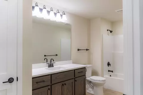 Bath - 618 Johnson, Onalaska, WI 54650 photo 4 of 4