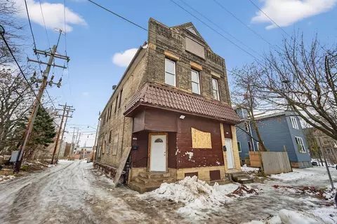 1227 W Juneau #1229, Milwaukee, WI 53233
