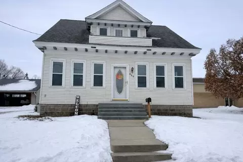 406 South, Caledonia, MN 55921