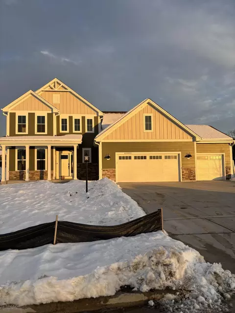 w193n4932 Tea Tree, Menomonee Falls, WI 53051