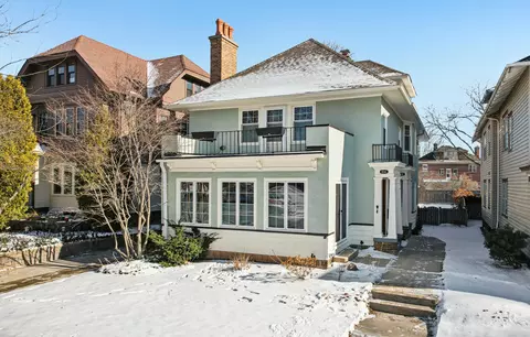 4042 N Downer #4044, Shorewood, WI 53211