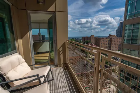 1550 E Royall #913, Milwaukee, WI 53202