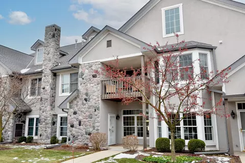 n30w23021 Pineview #3, Pewaukee, WI 53072
