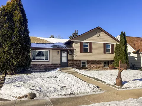 520 Greenmeadow, Waukesha, WI 53188