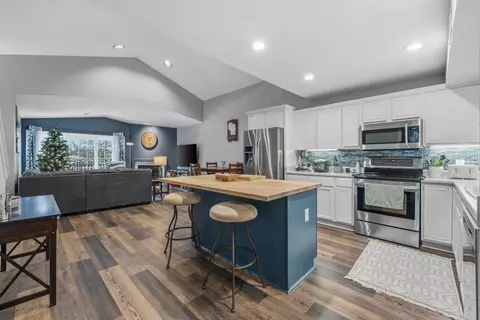 n16w26593 Tall Reeds #E, Pewaukee, WI 53072