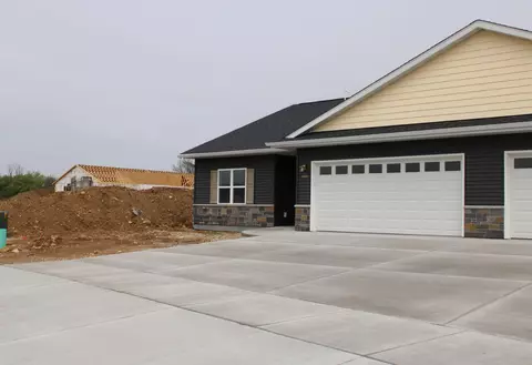 1352 Kettle UNIT 2, Kewaskum, WI 53040