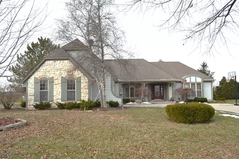 8530 W Woodfield, Franklin, WI 53132