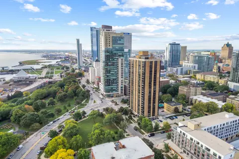 929 N Astor #2706/2708, Milwaukee, WI 53202