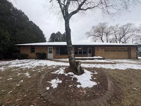 2421 Wallace Lk, Trenton, WI 53090