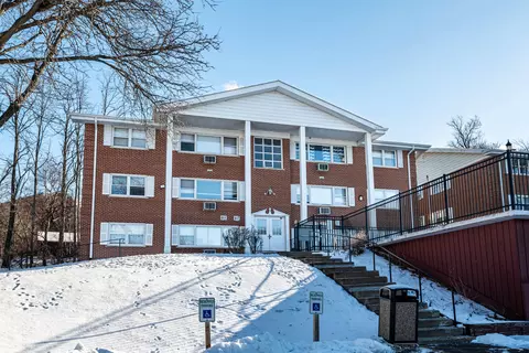 225 Country Clb #3D, Lake Geneva, WI 53147