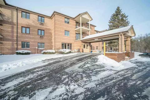 530 N Silverbrook #36, West Bend, WI 53090