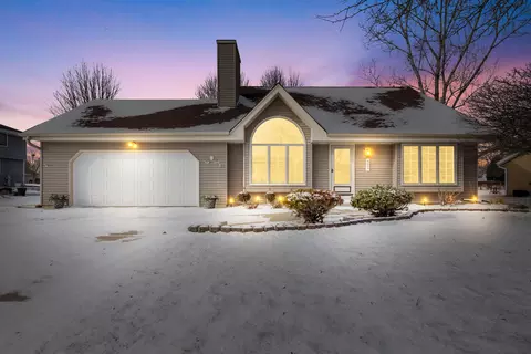 8529 S Golden Lk, Franklin, WI 53132