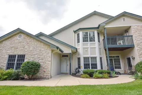 10258 W Deerwood, Franklin, WI 53132