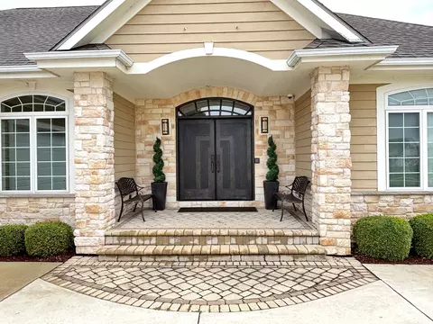 1348 W Stillwater, Mequon, WI 53092