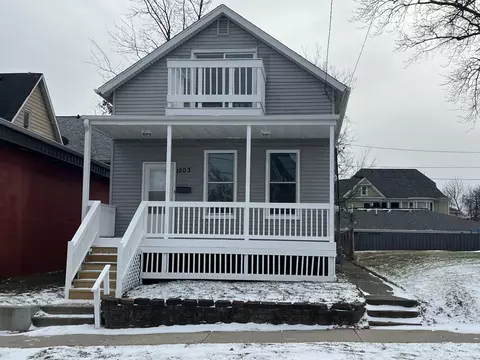 1203 Tenth, Racine, WI 53403