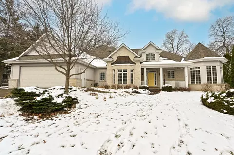 605 St Johns, Delafield, WI 53018
