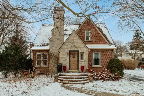 2323 N 116th, Wauwatosa, WI 53226
