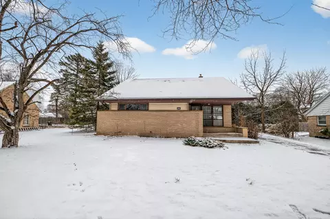 7470 N Navajo, Fox Point, WI 53217