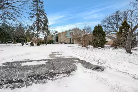 1523 W Liebau, Mequon, WI 53092