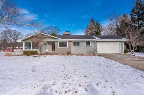 2440 W Suelane, Glendale, WI 53209