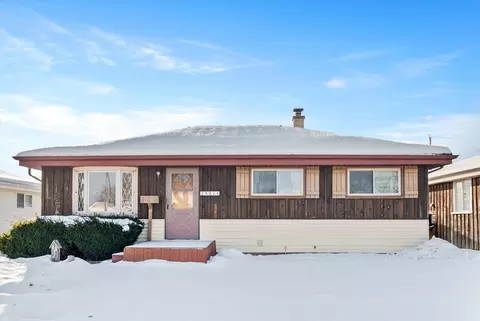 1521 W Holmes, Milwaukee, WI 53221