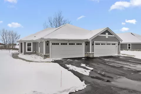544 Hunter Oaks #0601, Watertown, WI 53094