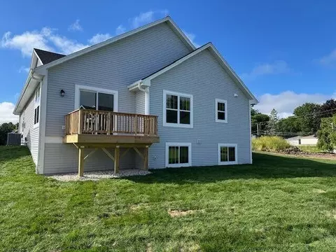 1039 Waterstone, Pewaukee, WI 53072