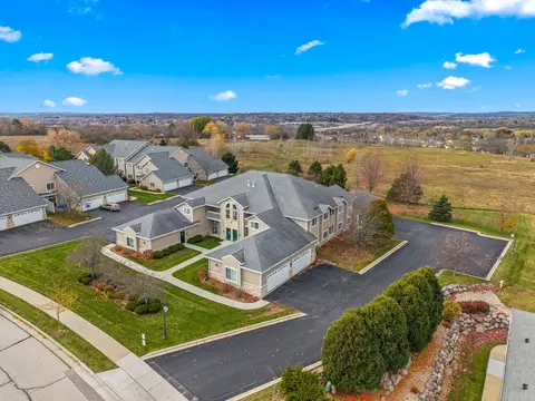 1030 River Pl #4, Waukesha, WI 53189